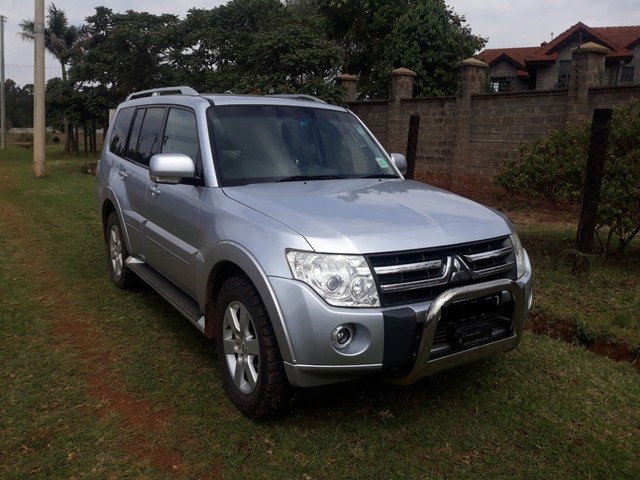 Mitsubishi pajero 2011 года