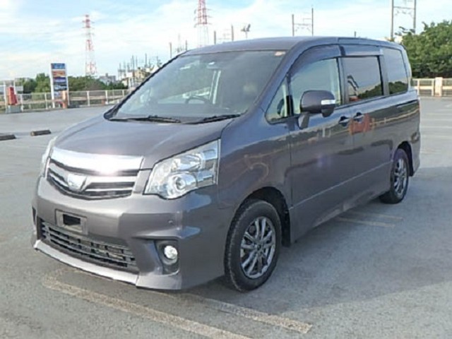 Toyota noah 2012