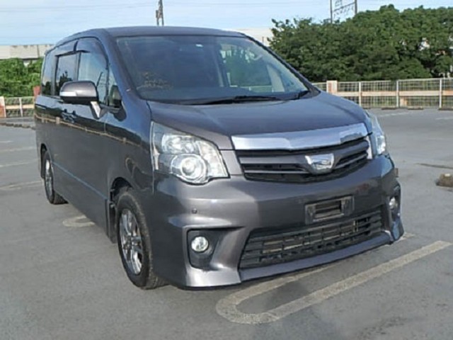 Toyota noah 2012