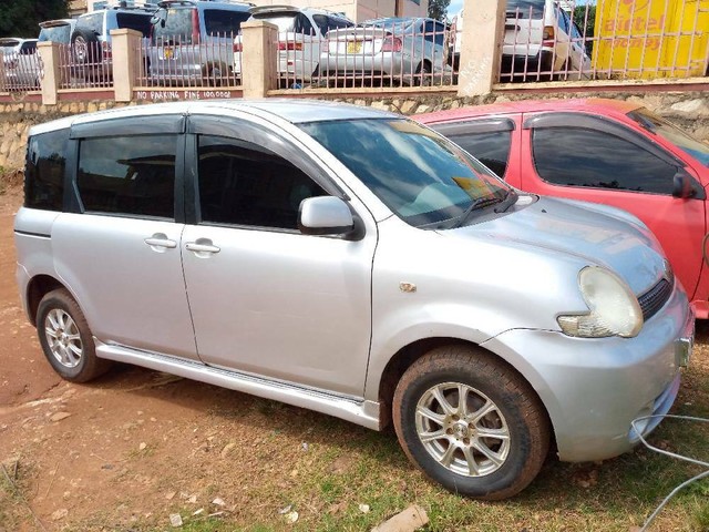 Toyota sienta 2003