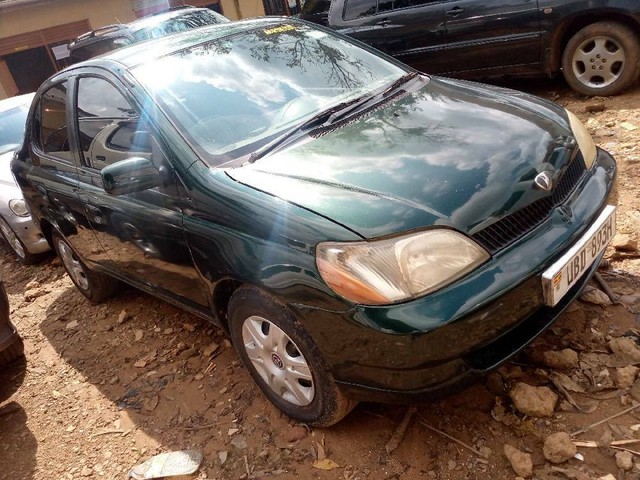 Toyota platz 1999