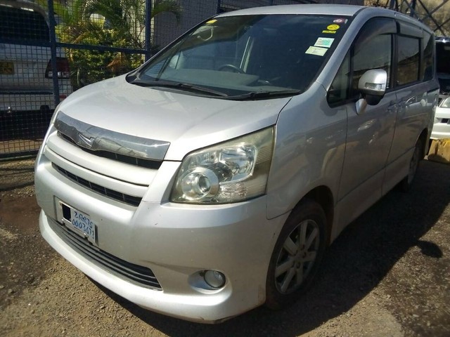 Toyota noah 2007