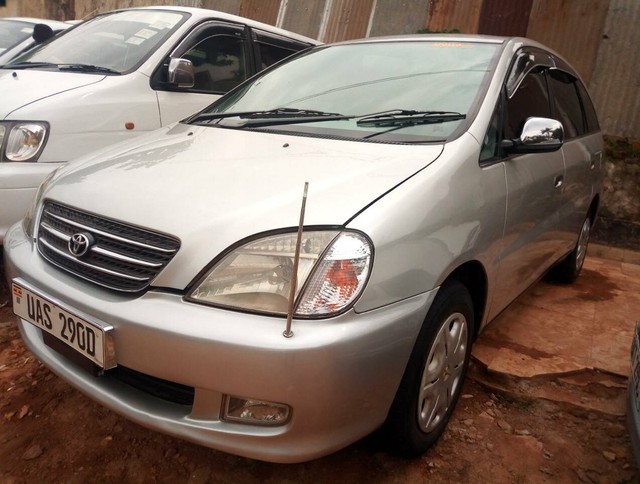 2000 toyota nadia