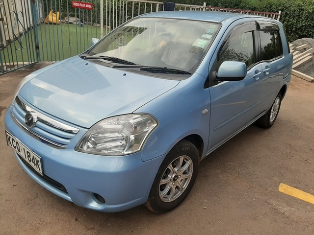 Toyota raum 2011