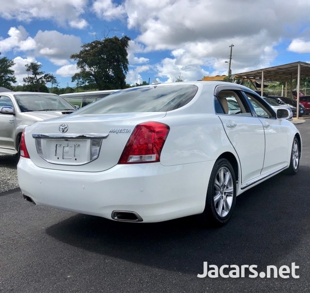 Toyota crown 2011