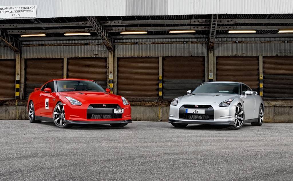 Nissan Skyline GT-R vs Nissan GTR