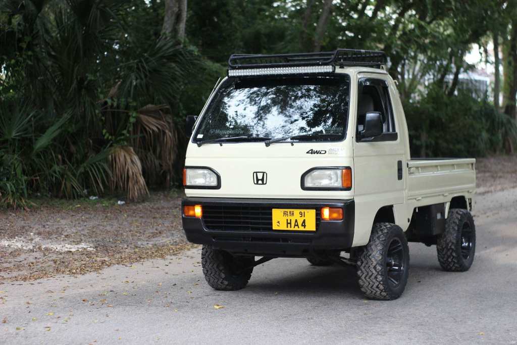 honda acty truck on the road
