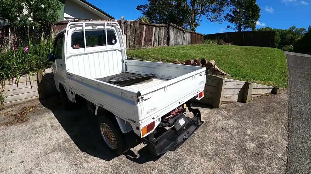 subaru sambar truck exterior